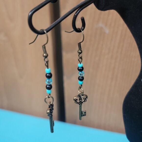 Handcrafted Jewelry - Key To My Heart Earrings Blue Black Beads